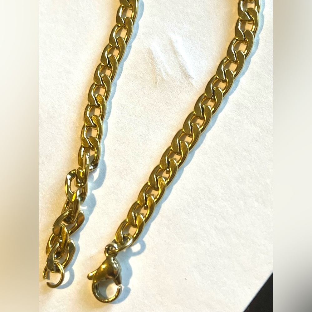 Gold tone necklace stainless steel 22” NWT Somewhat chunky Unisex